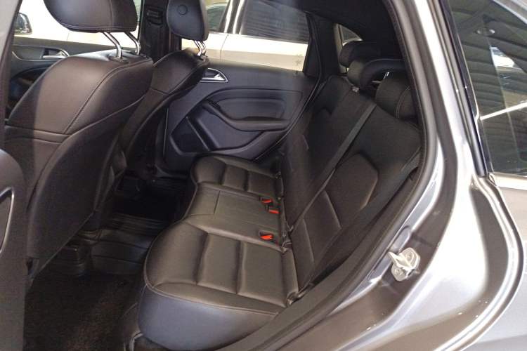 Used Mercedes-Benz B-Class 2017 B 200 Sport Edition Left Rear Seat