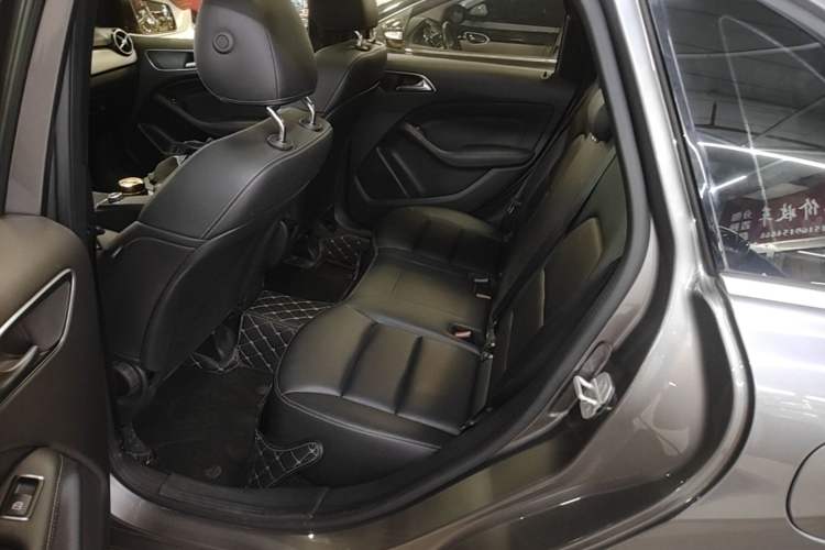 Used Mercedes-Benz B-Class 2017 B 200 Sport Edition Left Rear Seat