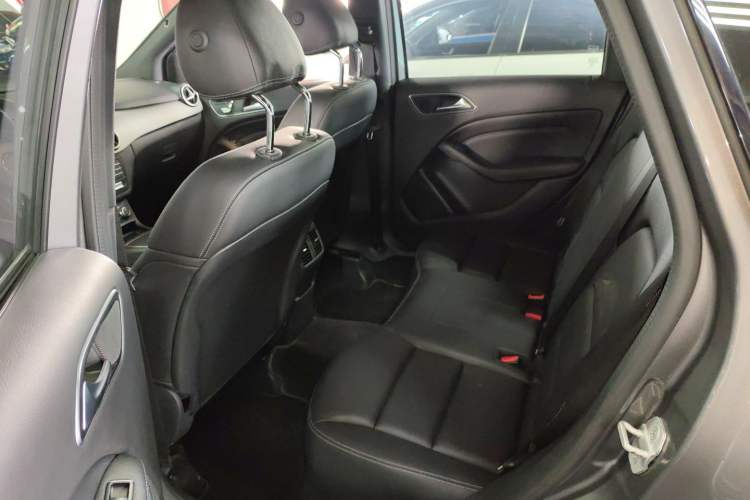 Used Mercedes-Benz B-Class 2017 B 200 Fashion Model Left Rear Seat