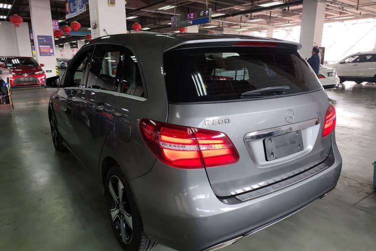 Used Mercedes-Benz B-Class 2017 B 200 Fashion Model Rear Left 45 Deg