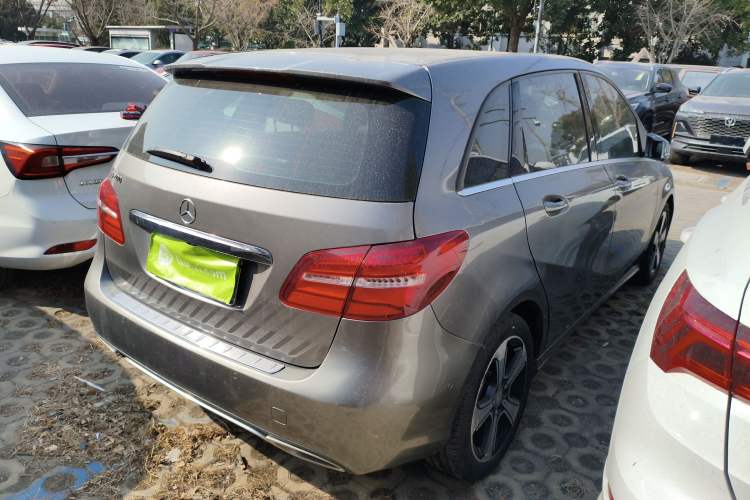 Used Mercedes-Benz B-Class 2017 B 200 Fashion Model Rear Right 45 Deg