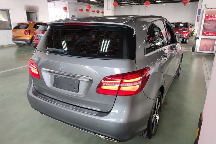 Used Mercedes-Benz B-Class 2017 B 200 Fashion Model Rear Right 45 Deg