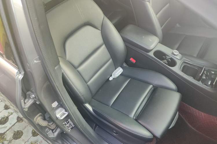 Used Mercedes-Benz B-Class 2017 B 200 Fashion Model Right Front Seat