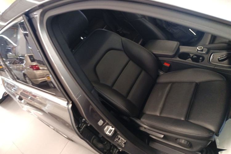 Used Mercedes-Benz B-Class 2017 B 200 Sport Edition Right Front Seat