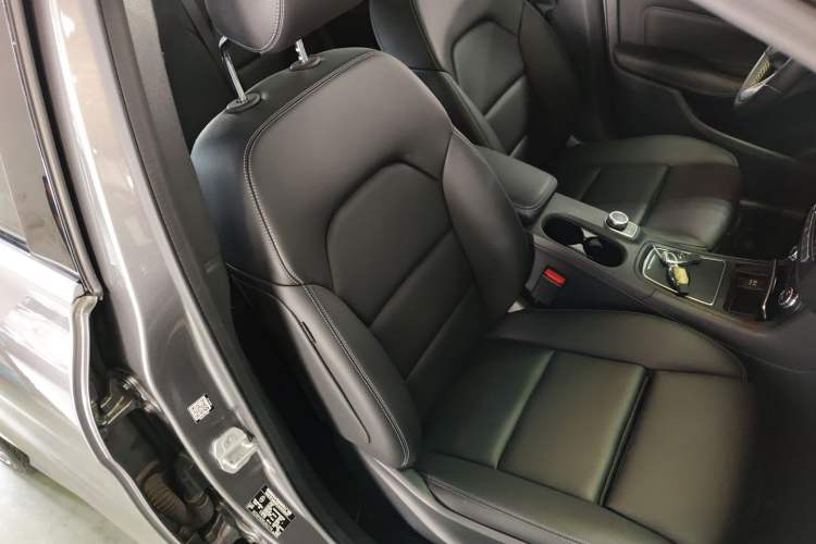 Used Mercedes-Benz B-Class 2017 B 200 Fashion Model Right Front Seat