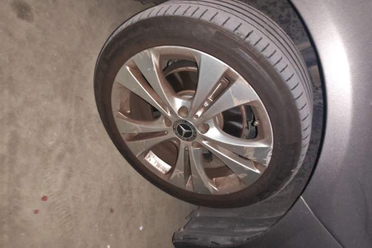 Used Mercedes-Benz B-Class 2017 B 200 Sport Edition Right Front Wheel Hub