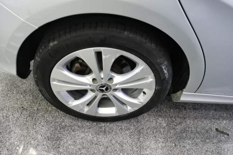 Used Mercedes-Benz B-Class 2017 B 200 Sport Edition Right Rear Wheel Hub