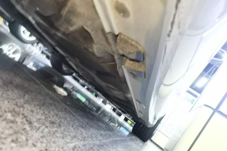 Used Mercedes-Benz B-Class 2017 B 200 Sport Edition Right Side Sill