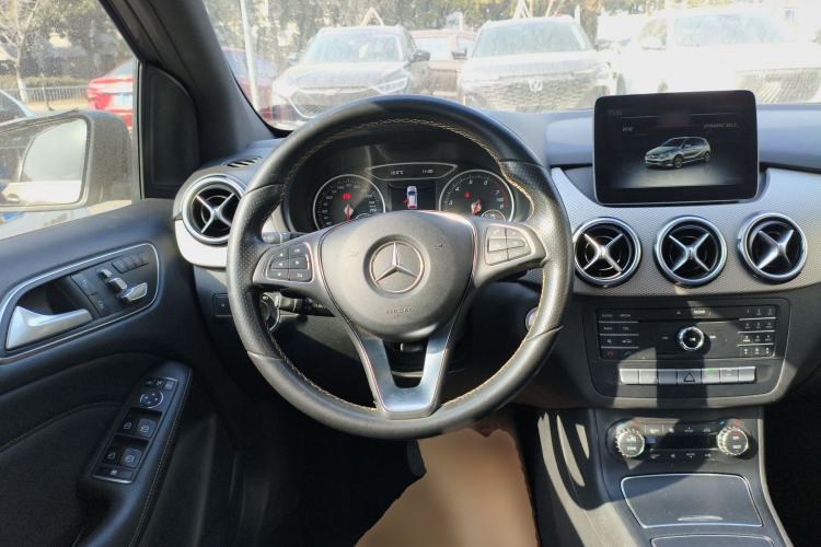 Used Mercedes-Benz B-Class 2017 B 200 Fashion Model Steering Wheel