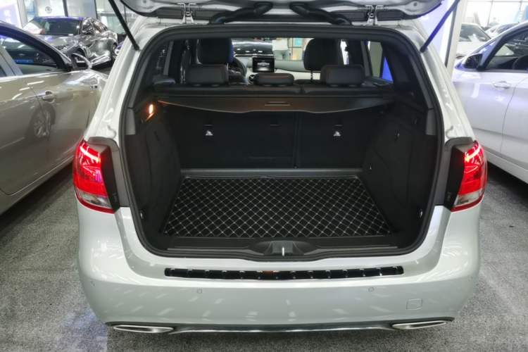 Used Mercedes-Benz B-Class 2017 B 200 Sport Edition Trunk