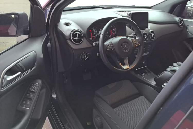 Used Mercedes-Benz B-Class 2017 B 180 Driver Seat