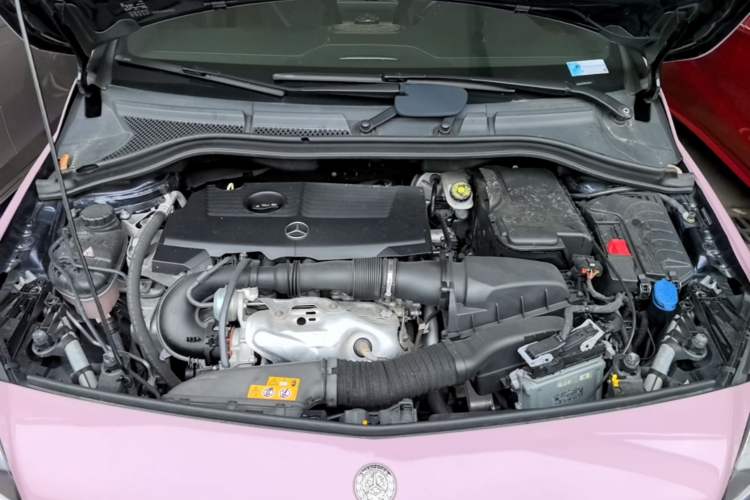 Used Mercedes-Benz B-Class 2017 B 180 Engine Bay