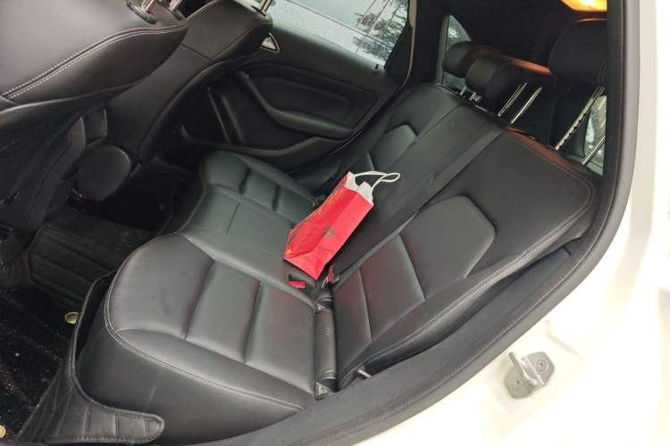 Used Mercedes-Benz B-Class 2017 B 200 Sport Edition Left Rear Seat