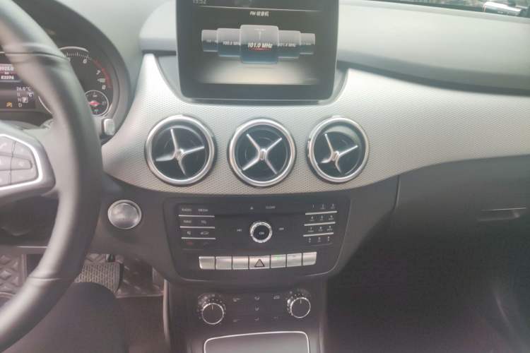 Used Mercedes-Benz B-Class 2017 B 200 Sport Edition Audio And AC Panel