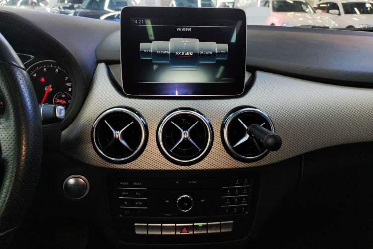 Used Mercedes-Benz B-Class 2017 B 200 Fashion Model Audio And AC Panel