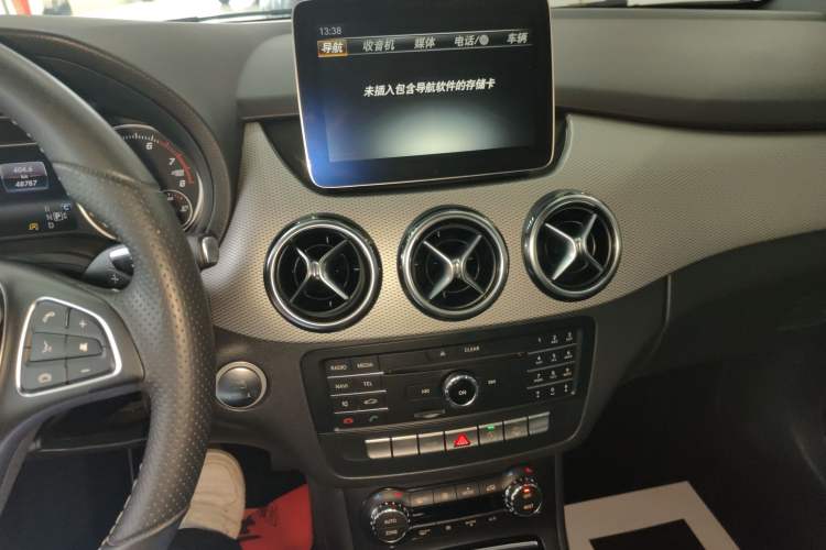 Used Mercedes-Benz B-Class 2017 B 200 Fashion Model Audio And AC Panel