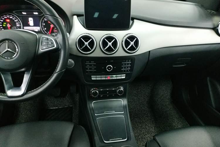 Used Mercedes-Benz B-Class 2017 B 200 Sport Edition Audio And AC Panel