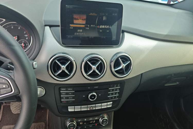 Used Mercedes-Benz B-Class 2017 B 200 Fashion Model Audio And AC Panel