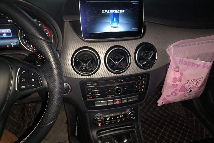 Used Mercedes-Benz B-Class 2017 B 200 Fashion Model Audio And AC Panel