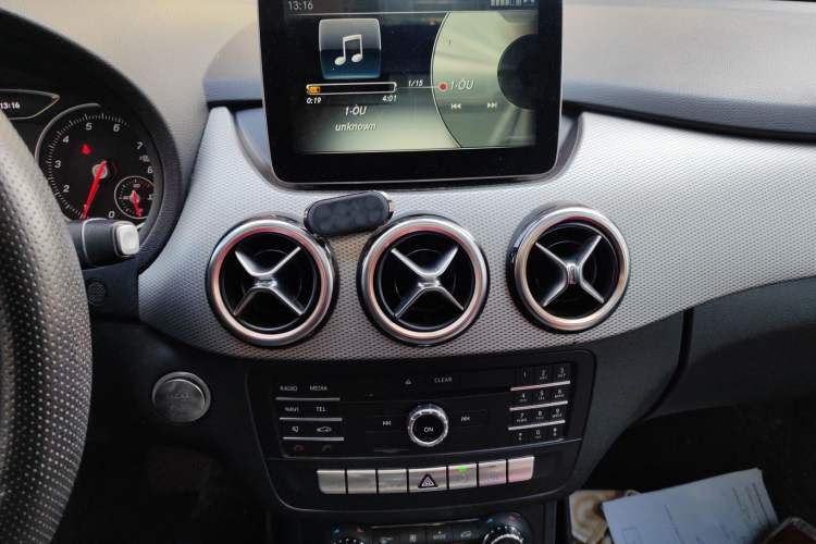 Used Mercedes-Benz B-Class 2017 B 200 Fashion Model Audio And AC Panel