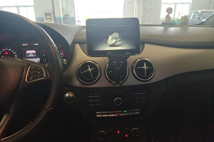 Used Mercedes-Benz B-Class 2017 B 200 Sport Edition Audio And AC Panel