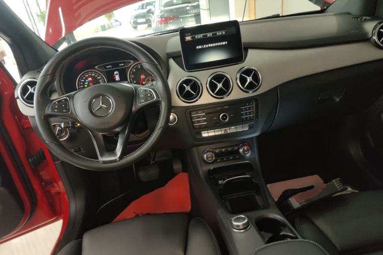 Used Mercedes-Benz B-Class 2017 B 200 Fashion Model Center Console
