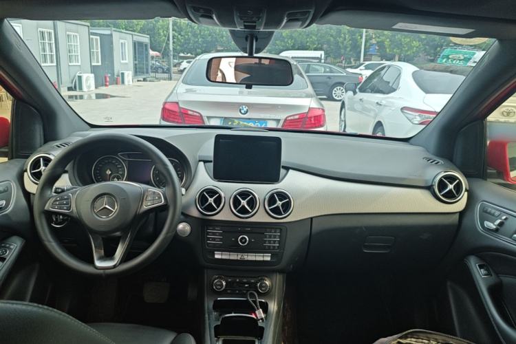 Used Mercedes-Benz B-Class 2017 B 200 Fashion Model Center Console