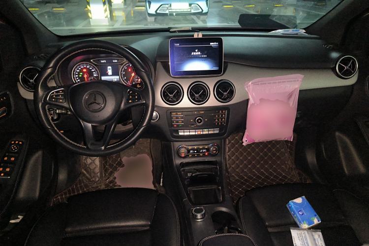 Used Mercedes-Benz B-Class 2017 B 200 Fashion Model Center Console