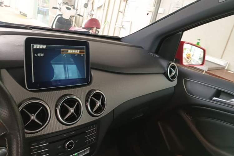 Used Mercedes-Benz B-Class 2017 B 200 Sport Edition Center Console