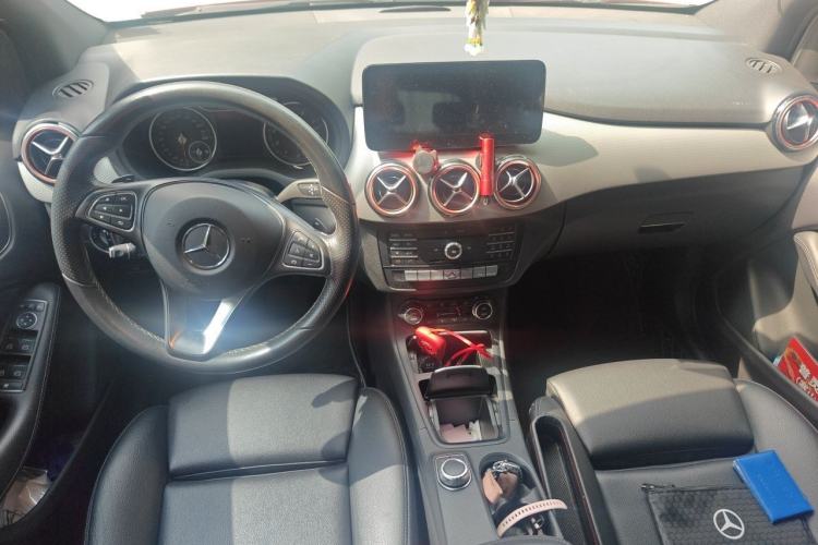 Used Mercedes-Benz B-Class 2017 B 200 Fashion Model Center Console