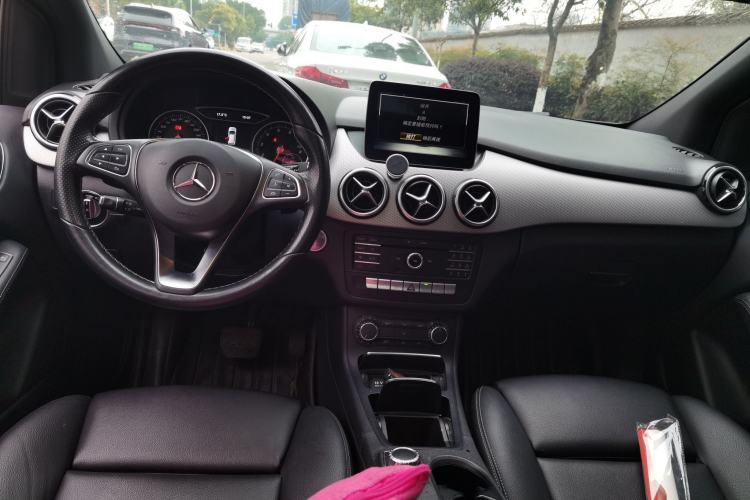 Used Mercedes-Benz B-Class 2017 B 200 Sport Edition Center Console