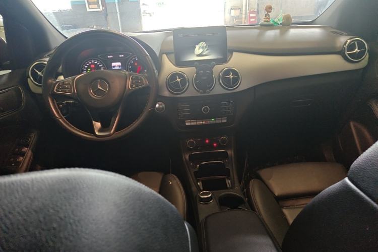Used Mercedes-Benz B-Class 2017 B 200 Sport Edition Center Console