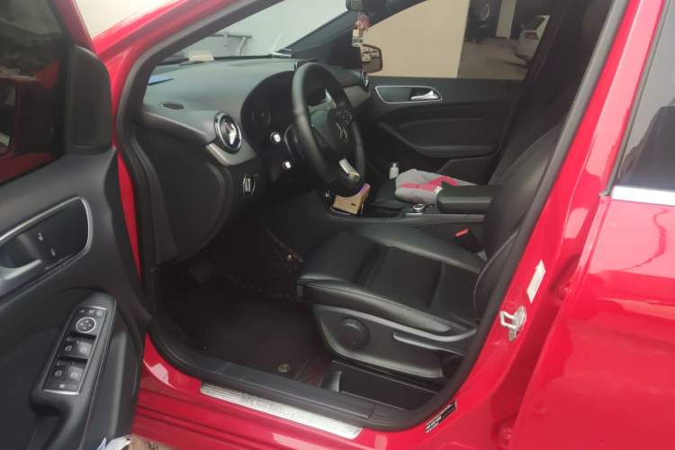 Used Mercedes-Benz B-Class 2017 B 200 Sport Edition Driver Seat