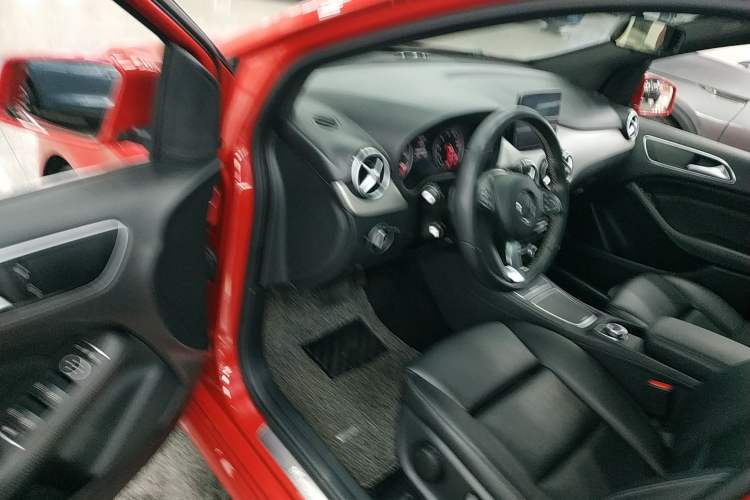 Used Mercedes-Benz B-Class 2017 B 200 Sport Edition Driver Seat