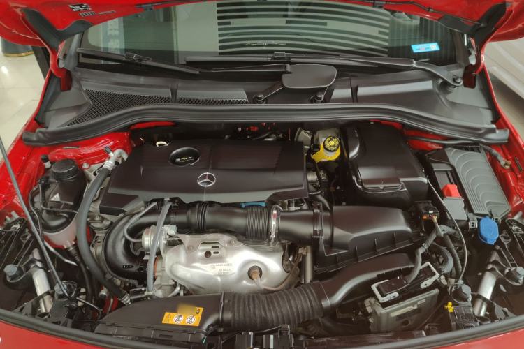 Used Mercedes-Benz B-Class 2017 B 200 Fashion Model Engine Bay