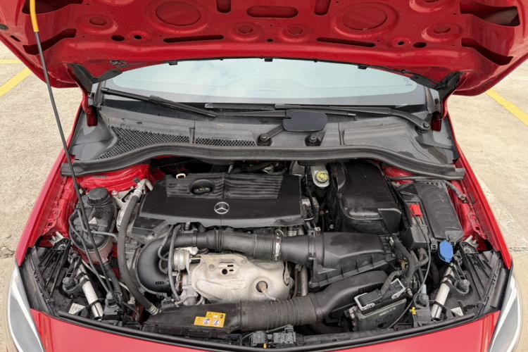 Used Mercedes-Benz B-Class 2017 B 180 Engine Bay