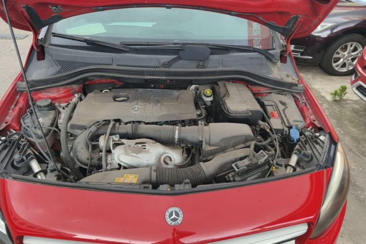 Used Mercedes-Benz B-Class 2017 B 200 Fashion Model Engine Bay