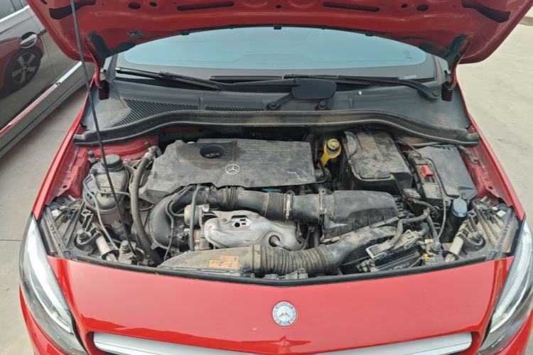 Used Mercedes-Benz B-Class 2017 B 200 Fashion Model Engine Bay