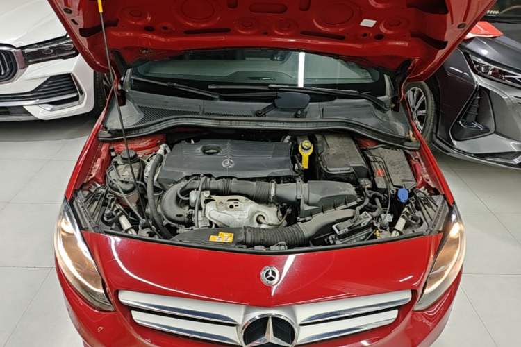 Used Mercedes-Benz B-Class 2017 B 200 Sport Edition Engine Bay