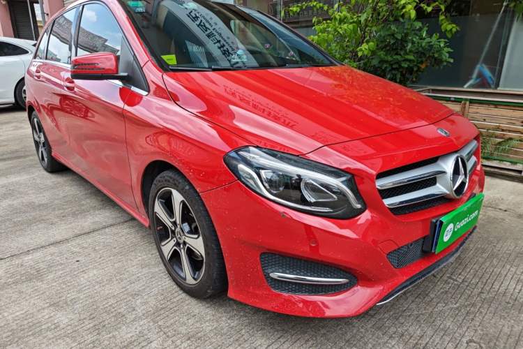 Used Mercedes-Benz B-Class 2017 B 200 Fashion Model Front Right 45 Deg