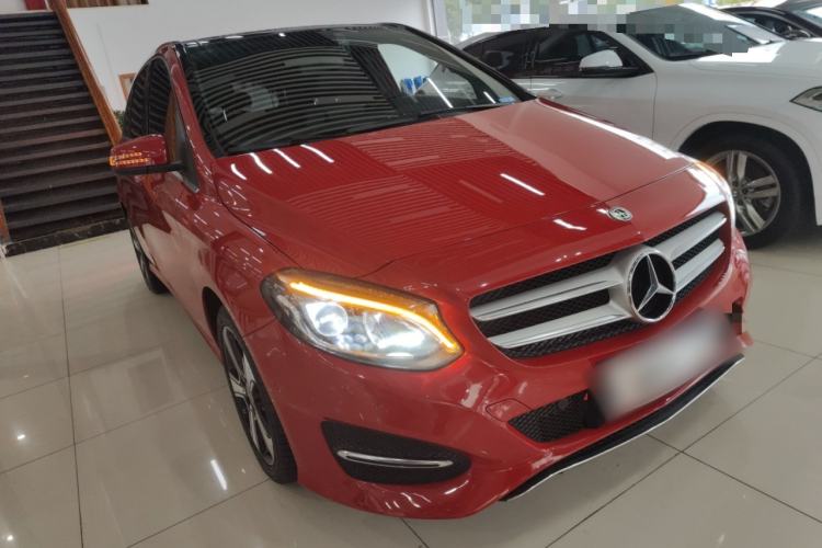 Used Mercedes-Benz B-Class 2017 B 200 Fashion Model Front Right 45 Deg