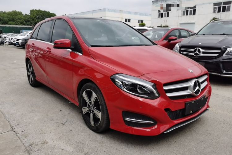 Used Mercedes-Benz B-Class 2017 B 200 Fashion Model Front Right 45 Deg