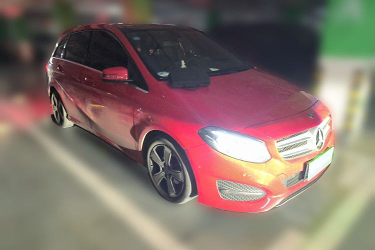 Used Mercedes-Benz B-Class 2017 B 200 Fashion Model Front Right 45 Deg