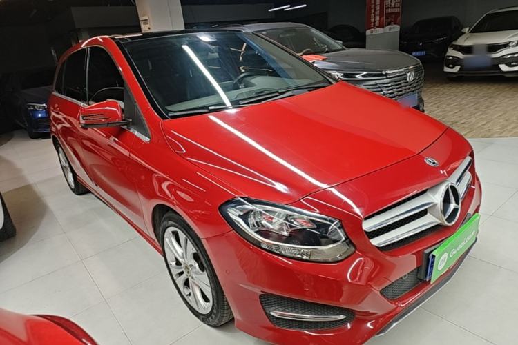 Used Mercedes-Benz B-Class 2017 B 200 Sport Edition Front Right 45 Deg