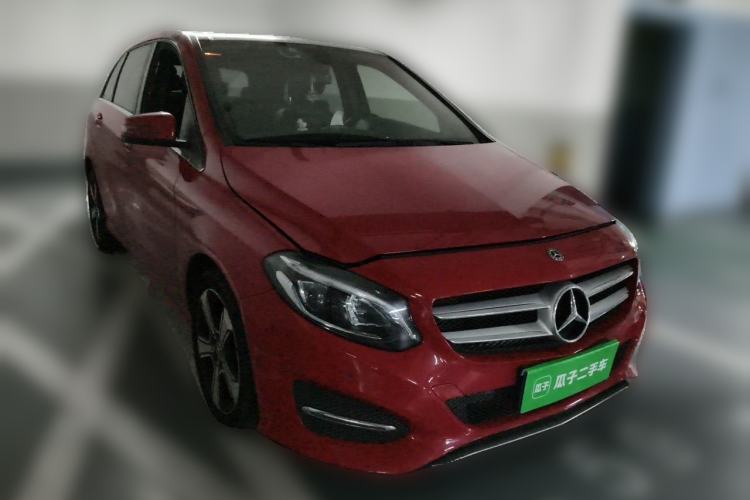 Used Mercedes-Benz B-Class 2017 B 200 Fashion Model Front Right 45 Deg