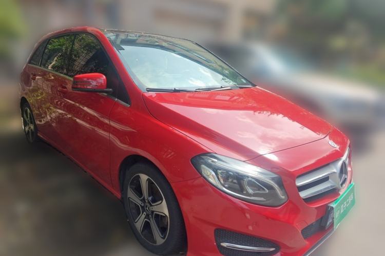 Used Mercedes-Benz B-Class 2017 B 200 Fashion Model Front Right 45 Deg