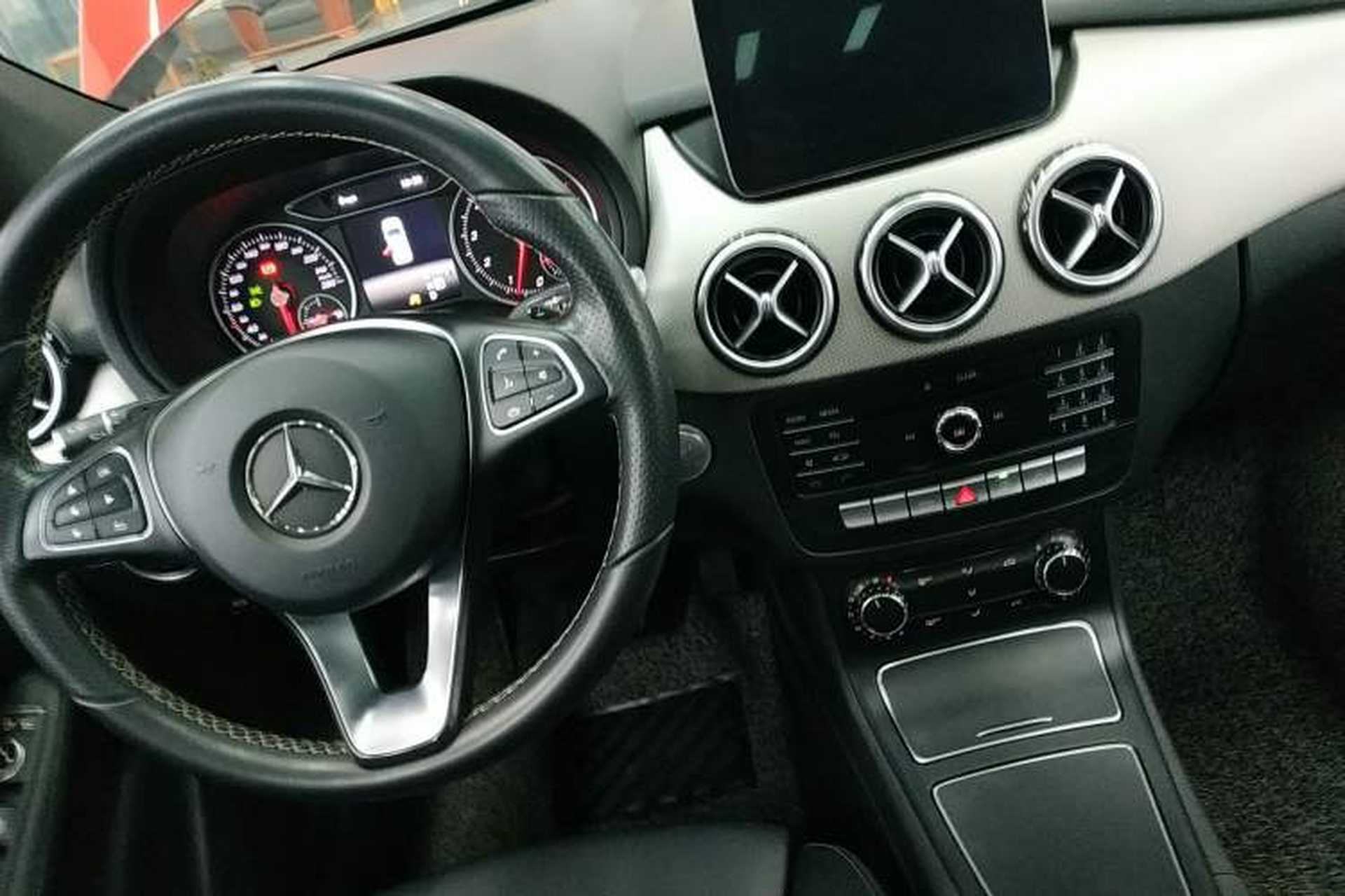 Used Mercedes-Benz B-Class 2017 B 200 Sport Edition Gear Lever
