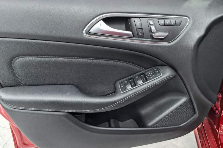 Used Mercedes-Benz B-Class 2017 B 200 Fashion Model Interior 1