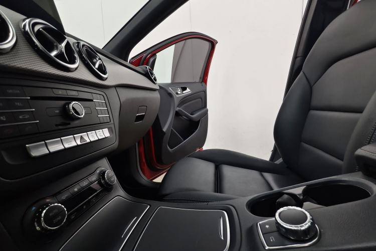 Used Mercedes-Benz B-Class 2017 B 200 Fashion Model Interior 2