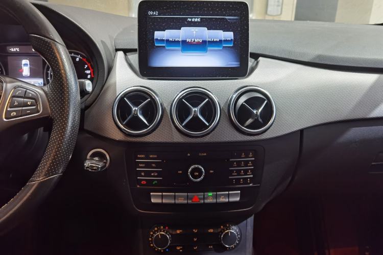 Used Mercedes-Benz B-Class 2017 B 200 Sport Edition Interior 3